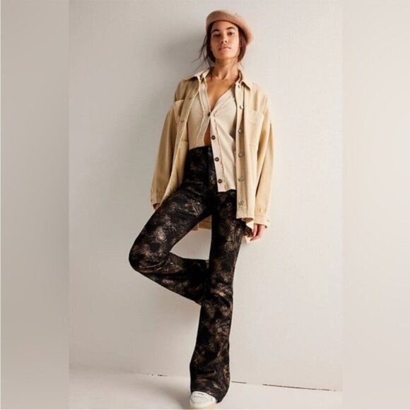 Free People Jayde Metallic Printed Flare Jeans in Black Tie Size 27 - Picture 5 of 16